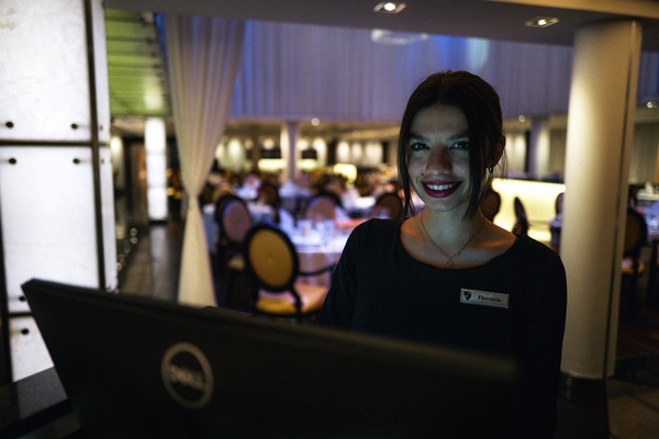 Seabourn Sojourn The Restuarant Lifestyle ©Benn Berkeley.jpg